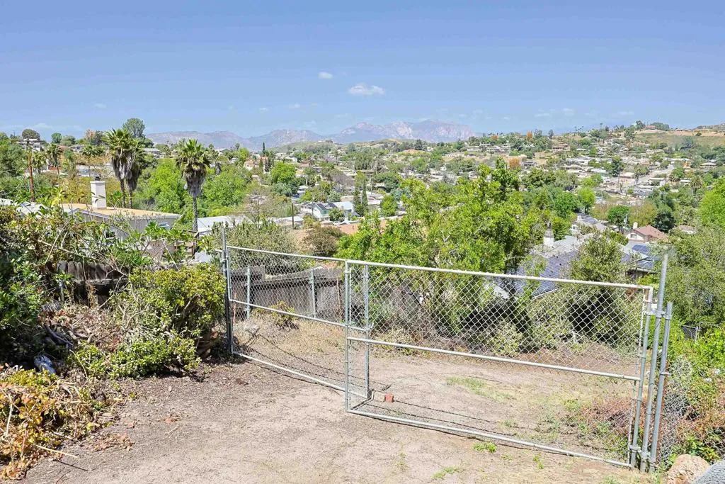 https://cdn.realtyfeed.com/cdn/127/306441435/44759fef3b2180eb08908617a48406c4.webp