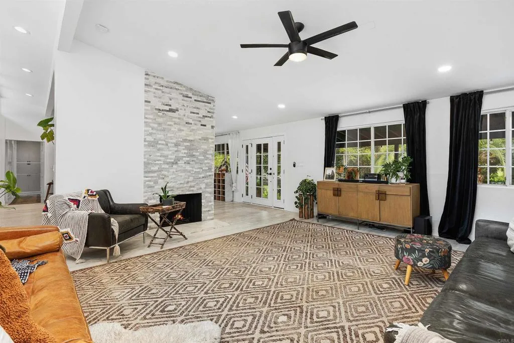 https://cdn.realtyfeed.com/cdn/127/306441438/94c94ac1f50d254f50ad0eb322f1b7d9.webp