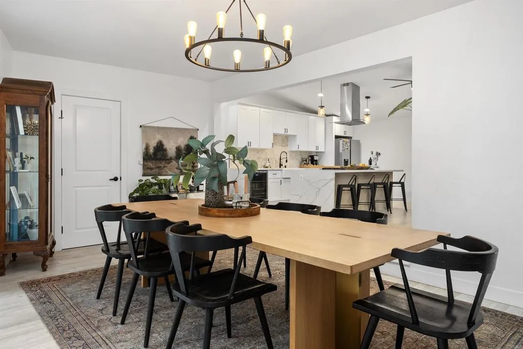 https://cdn.realtyfeed.com/cdn/127/306441438/9db1b0c6effd136212d00099dc0a8864.webp