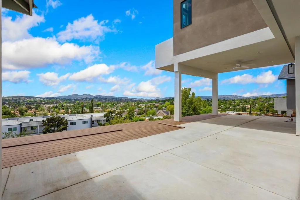 https://cdn.realtyfeed.com/cdn/127/306441635/46837aac4ae9fe0729cac708c0a33fd4.webp