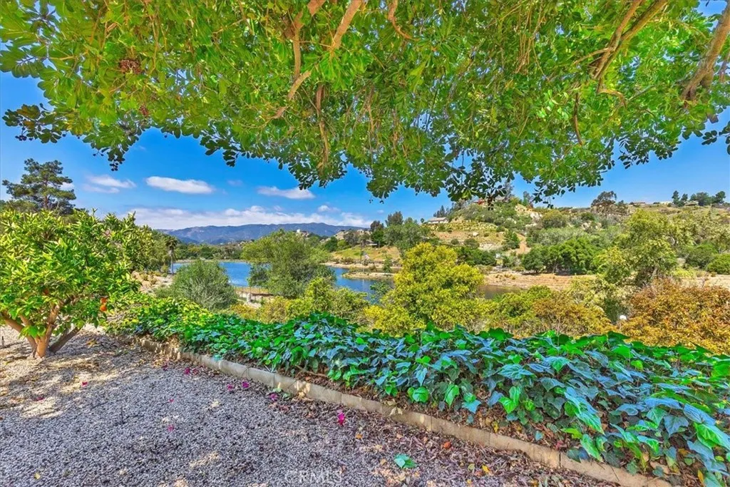 https://cdn.realtyfeed.com/cdn/127/306441874/ac04eedc76bc7c2a5a02b445c4e6ad89.webp