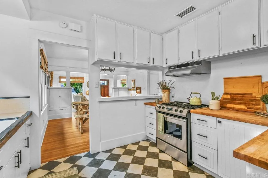 https://cdn.realtyfeed.com/cdn/127/306441964/c36d38bc52b9ef2c0117a8b02ae2df35.webp