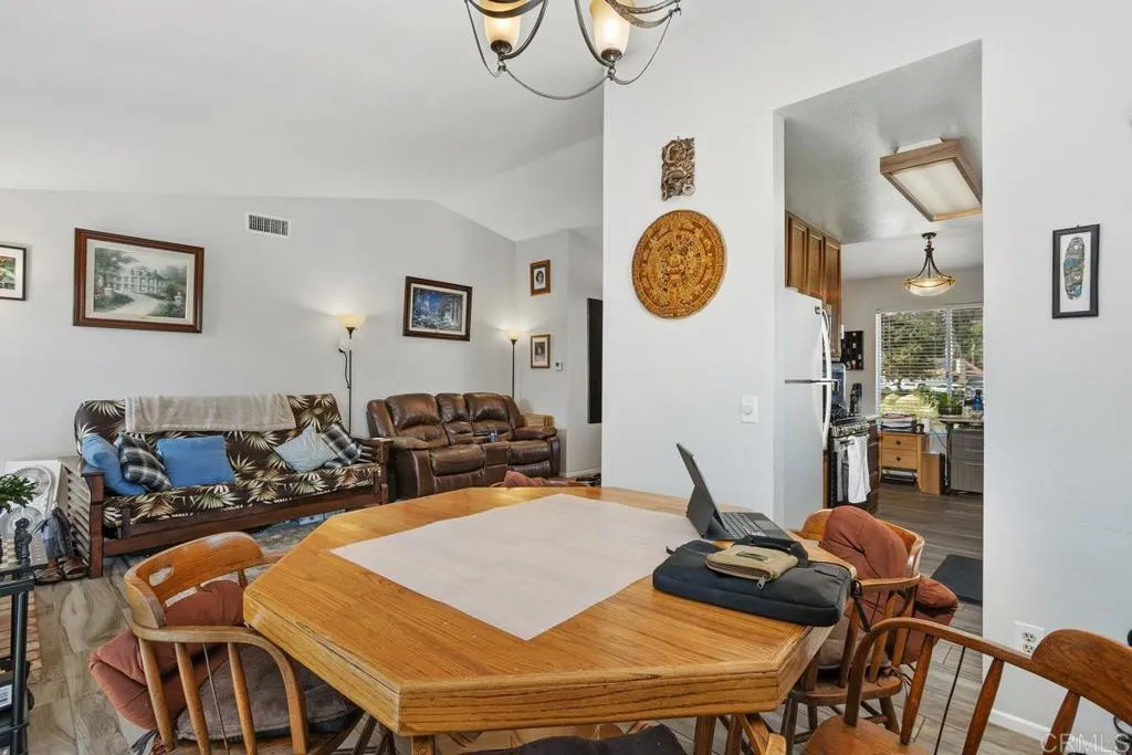 https://cdn.realtyfeed.com/cdn/127/306442053/0aa1074c3334eecb00246f5bcc97cd06.webp