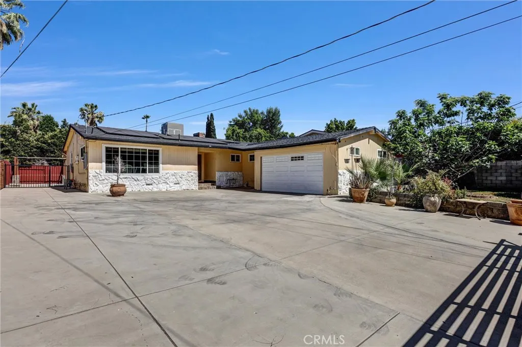 8544 Saloma Avenue, Panorama City, CA 91402 - Photo 3 of 34, Panorama City, CA