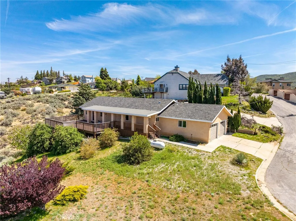 14761 Flintstone Drive, Lake Elizabeth, CA 93532