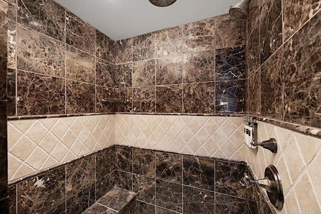 https://cdn.realtyfeed.com/cdn/127/306442786/b8bedbdc3bae21c4716d13938fff1075.webp