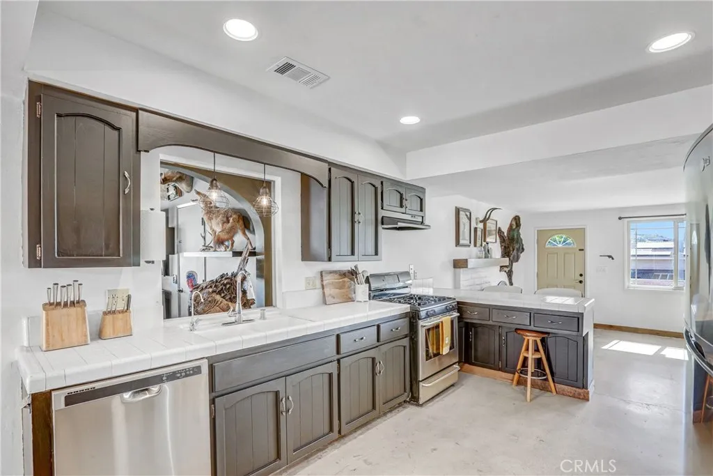 https://cdn.realtyfeed.com/cdn/127/306442796/0464adf4d1fad0309db689cf43aed1a2.webp