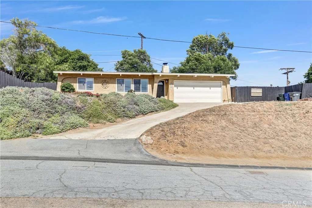 https://cdn.realtyfeed.com/cdn/127/306442796/2bbbe485b32234558cc68b5ea18dfa5a.webp
