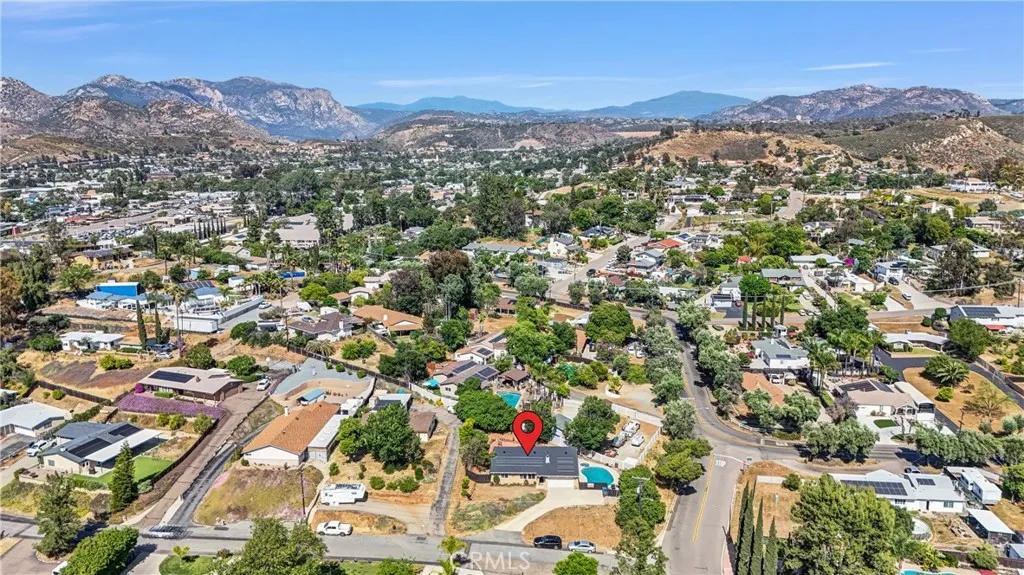 https://cdn.realtyfeed.com/cdn/127/306442796/480a8ab739e8fdb10bc26edce3ffab40.webp