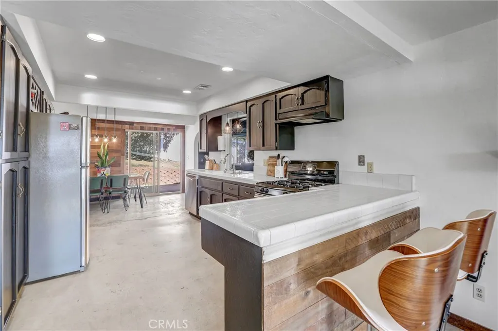 https://cdn.realtyfeed.com/cdn/127/306442796/55a4aaf80773aa4c120d84ff1823cbbd.webp