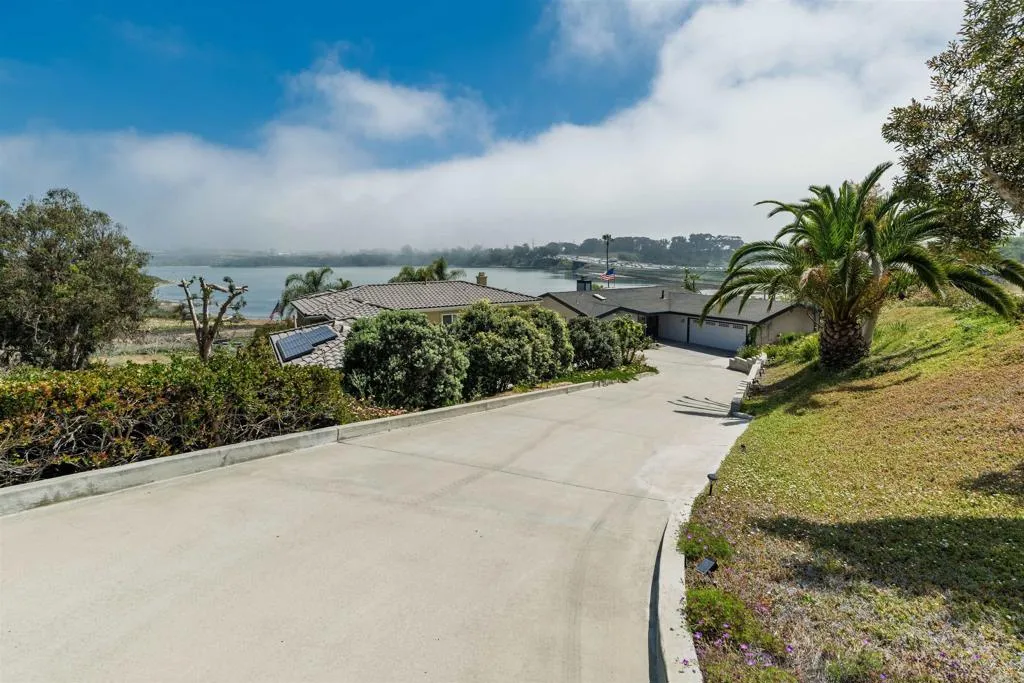 https://cdn.realtyfeed.com/cdn/127/306443065/d182517030d836715bfb74dfea2b0c1c.webp