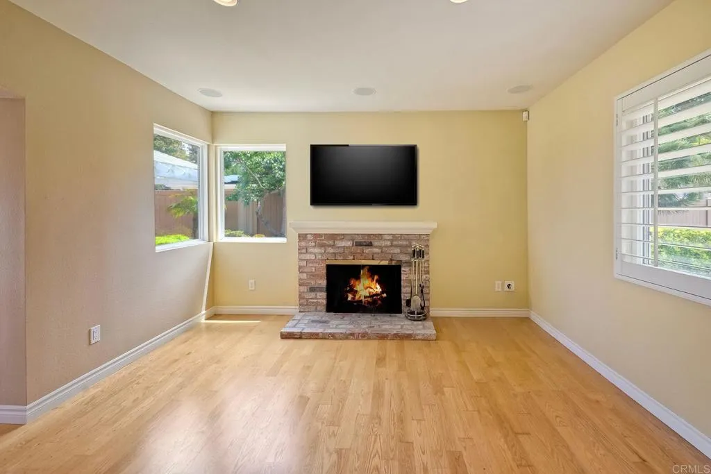 https://cdn.realtyfeed.com/cdn/127/306443359/987b1bc65683c49c9b21f349ebaa5e53.webp