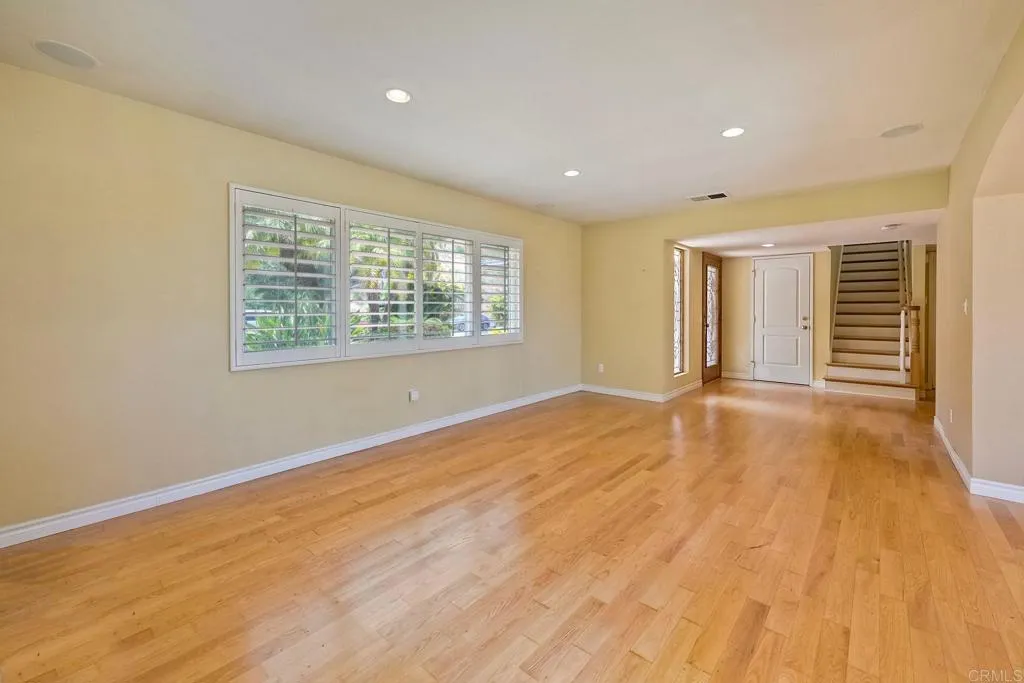https://cdn.realtyfeed.com/cdn/127/306443359/f37c003bd1b45be10345ddb3e0a7b993.webp