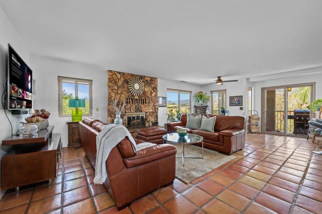 https://cdn.realtyfeed.com/cdn/127/306443784/13c755dee612d0330e7af2f4b388091e.webp