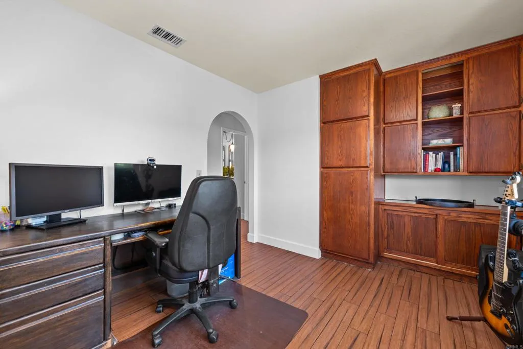 https://cdn.realtyfeed.com/cdn/127/306443784/43de6d8223425251180b8ebc3638eb51.webp