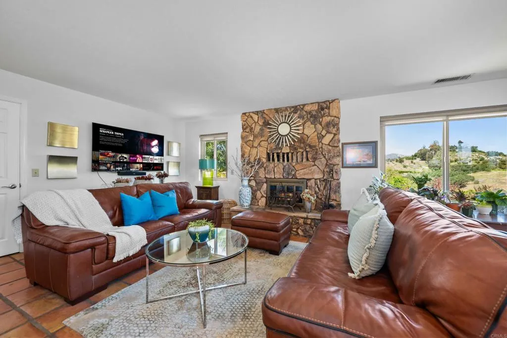 https://cdn.realtyfeed.com/cdn/127/306443784/5c5885693fb6132d7466a92a6a34d9c6.webp