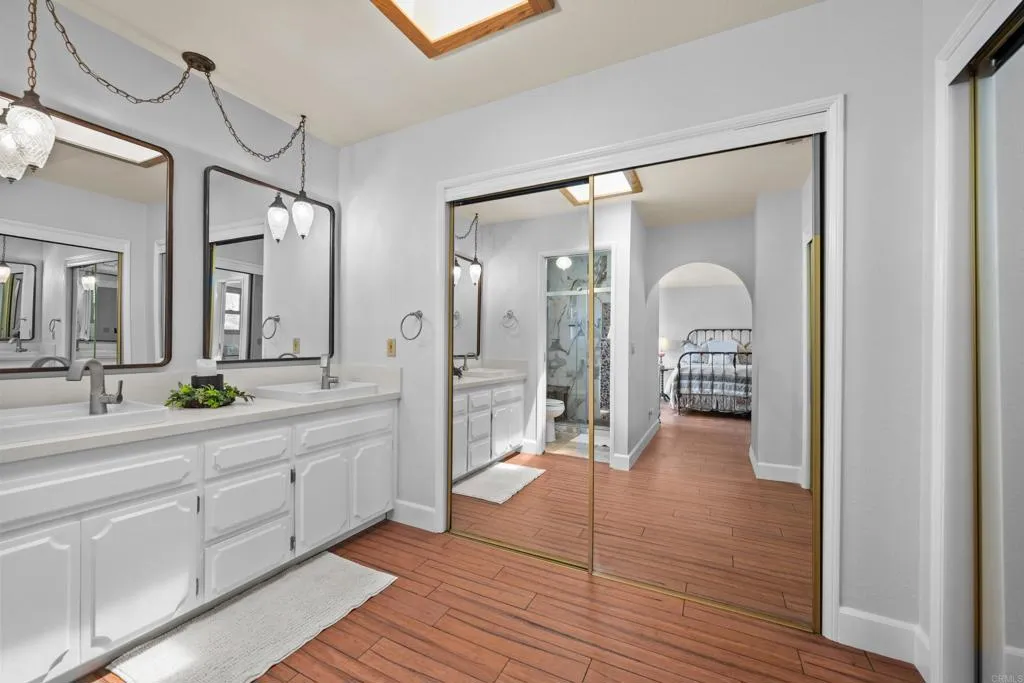 https://cdn.realtyfeed.com/cdn/127/306443784/964d5473d0916443b8fb9aa25bd9c710.webp