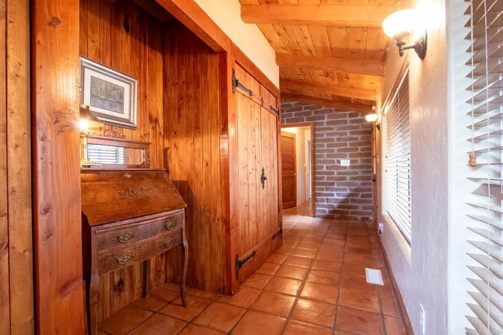 https://cdn.realtyfeed.com/cdn/127/306444053/1f2752d394f95163bb3f80f8978c5d0c.webp