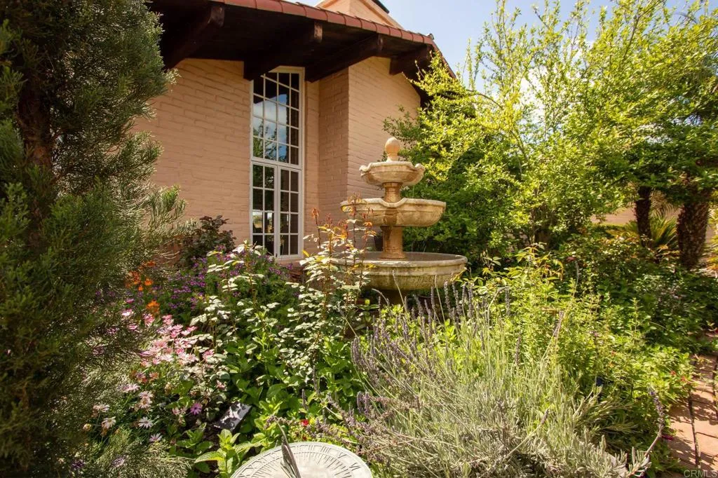 https://cdn.realtyfeed.com/cdn/127/306444053/265546671a167c6d901c695198ca7b24.webp