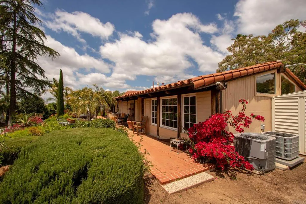 https://cdn.realtyfeed.com/cdn/127/306444053/2d309d304d55a57bfbe8ac5d4ec8956e.webp