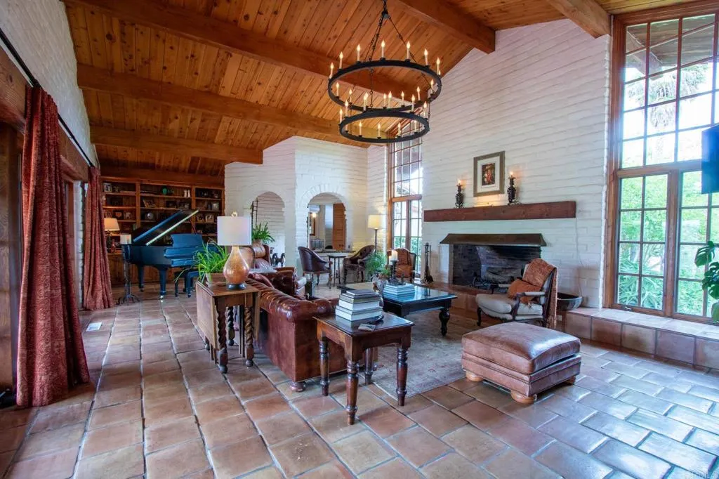 https://cdn.realtyfeed.com/cdn/127/306444053/4fff45fb52de733a0632059787a8e109.webp