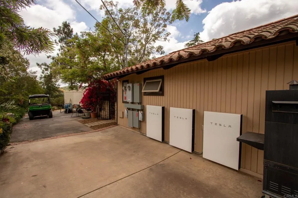 https://cdn.realtyfeed.com/cdn/127/306444053/6d3fd5f83aa965fc5feba182b5fcc972.webp
