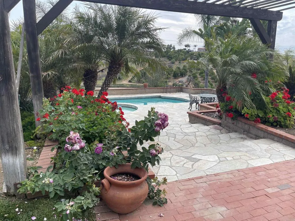 https://cdn.realtyfeed.com/cdn/127/306444053/6e122b50f986be5666eebb38b4295c94.webp