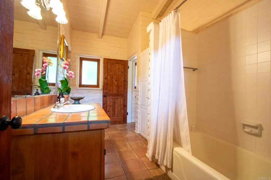 https://cdn.realtyfeed.com/cdn/127/306444053/a859bf023de2426cf9badc5c1897a1a9.webp