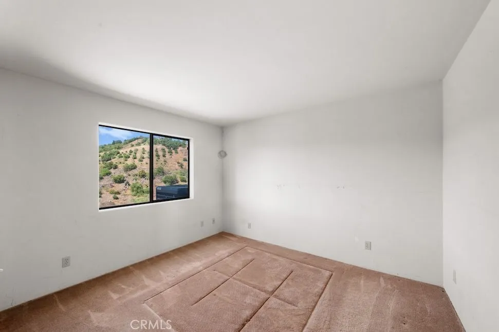 https://cdn.realtyfeed.com/cdn/127/306444388/aa1d842a78427705461a1a283db5c7e9.webp