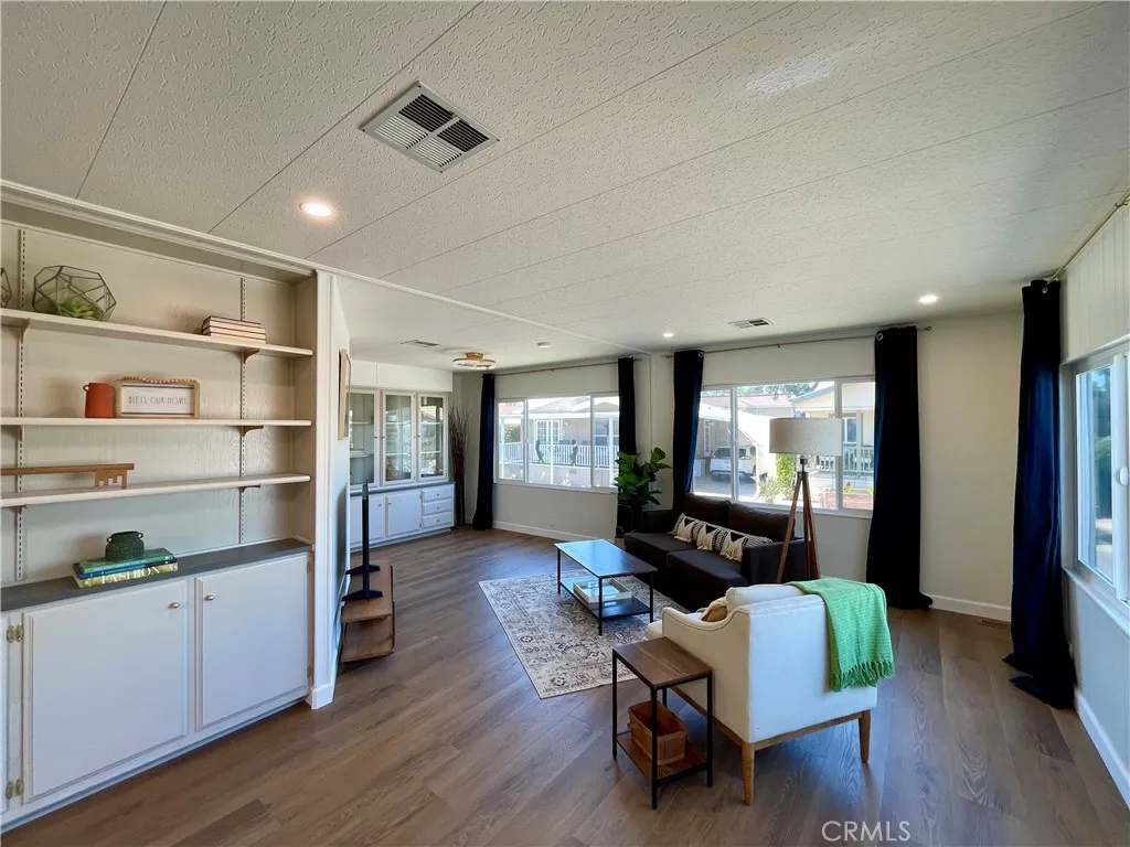 https://cdn.realtyfeed.com/cdn/127/306444428/25a0ce2cc0713581465466ae5dd3a194.webp