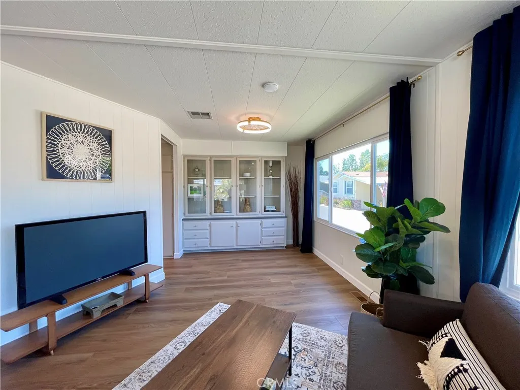 https://cdn.realtyfeed.com/cdn/127/306444428/6b576916009b05ae15537a8c17993275.webp