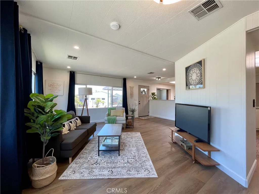 https://cdn.realtyfeed.com/cdn/127/306444428/724018ddd99cc6a42701e9478463a283.webp
