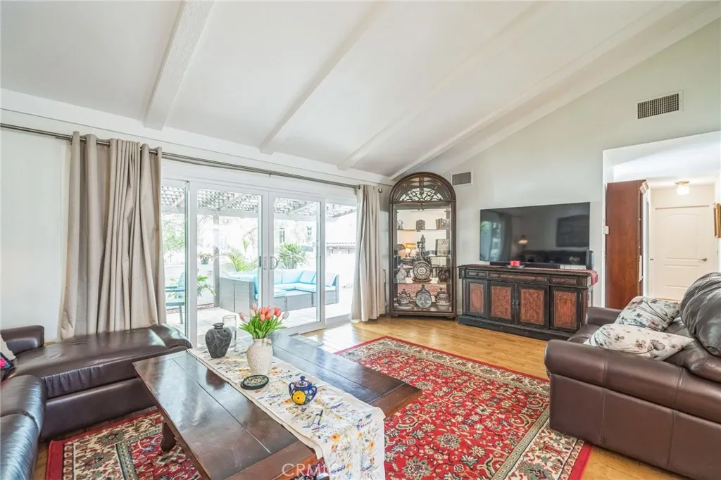 Photo #2: PW25111436 Listing 