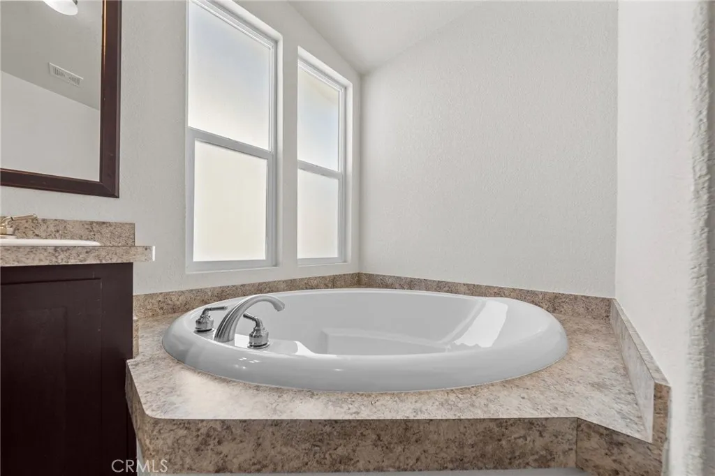 https://cdn.realtyfeed.com/cdn/127/306444657/34810d784df634b386164546b604a208.webp