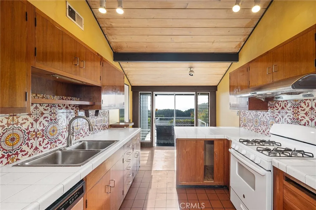 https://cdn.realtyfeed.com/cdn/127/306444768/48e7798e4e203c9ad4cf56749504584b.webp