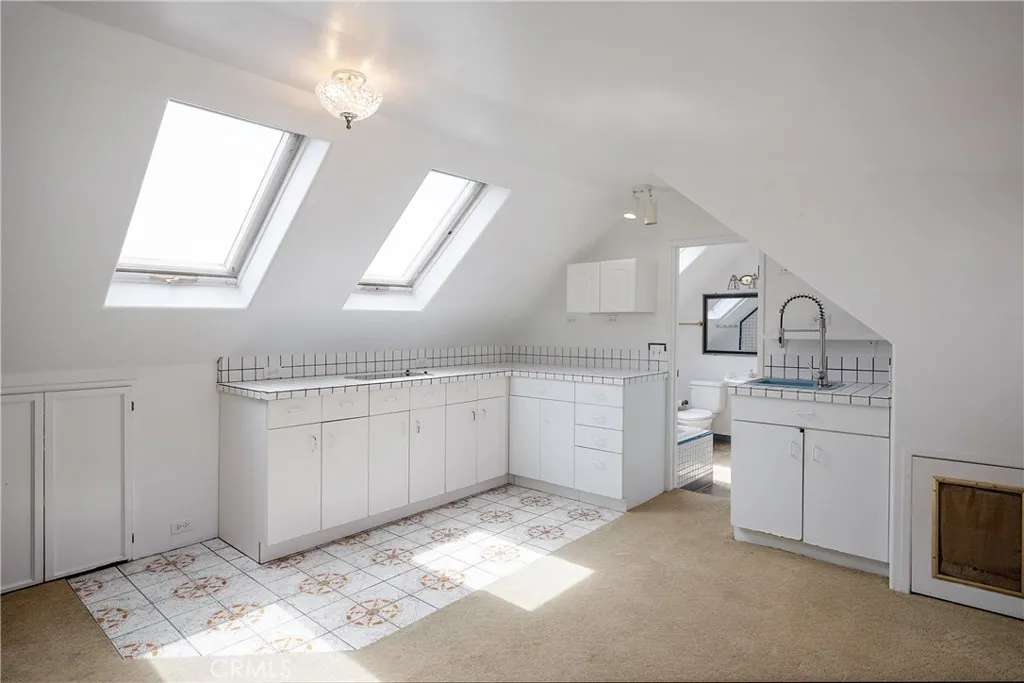 https://cdn.realtyfeed.com/cdn/127/306444768/77abb31085904bdc9dcdcd74d4c667be.webp