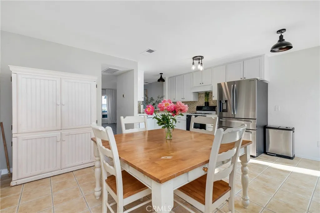 https://cdn.realtyfeed.com/cdn/127/306445000/bd1f8ab0750aa7384e66f63a320521d8.webp