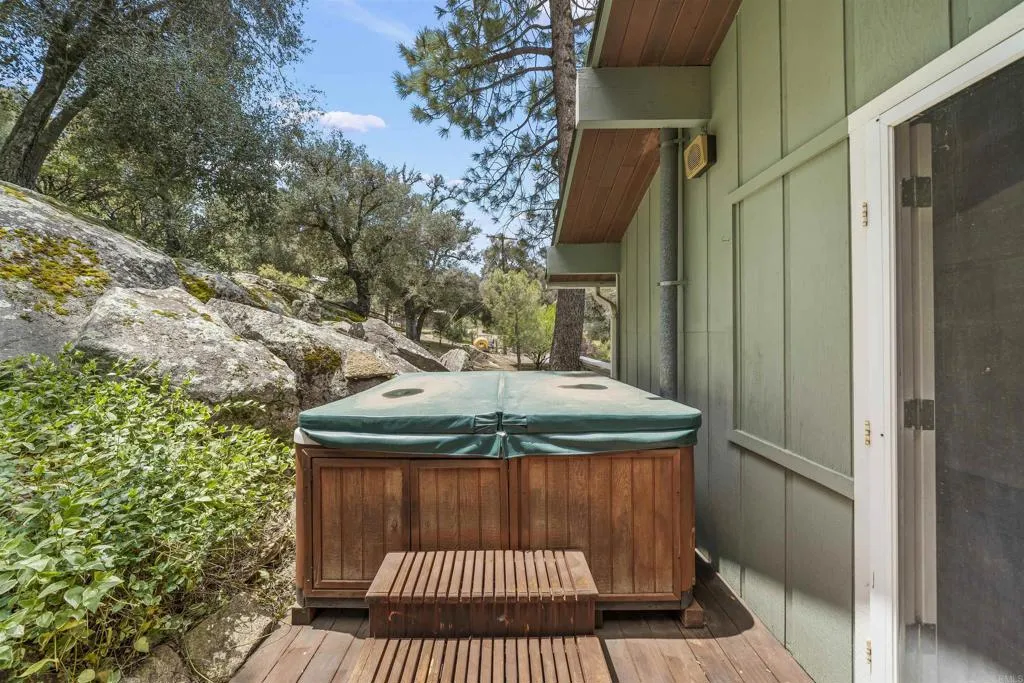 https://cdn.realtyfeed.com/cdn/127/306445051/e834bc856aea6e409395658fd4b757f0.webp