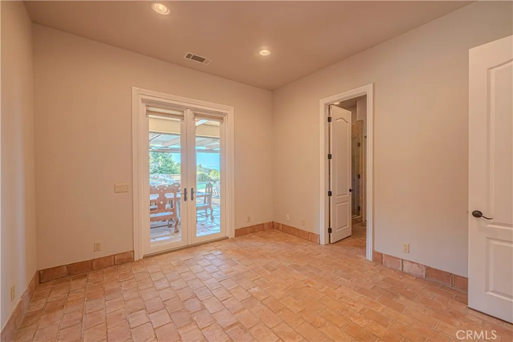 https://cdn.realtyfeed.com/cdn/127/306445130/81a6b4248c09f844dee967ed48413ba3.webp