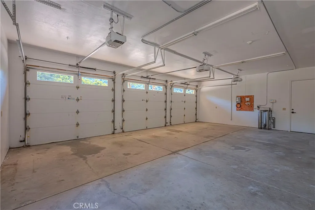 https://cdn.realtyfeed.com/cdn/127/306445130/8afbb0086864463d0db959cf17792081.webp