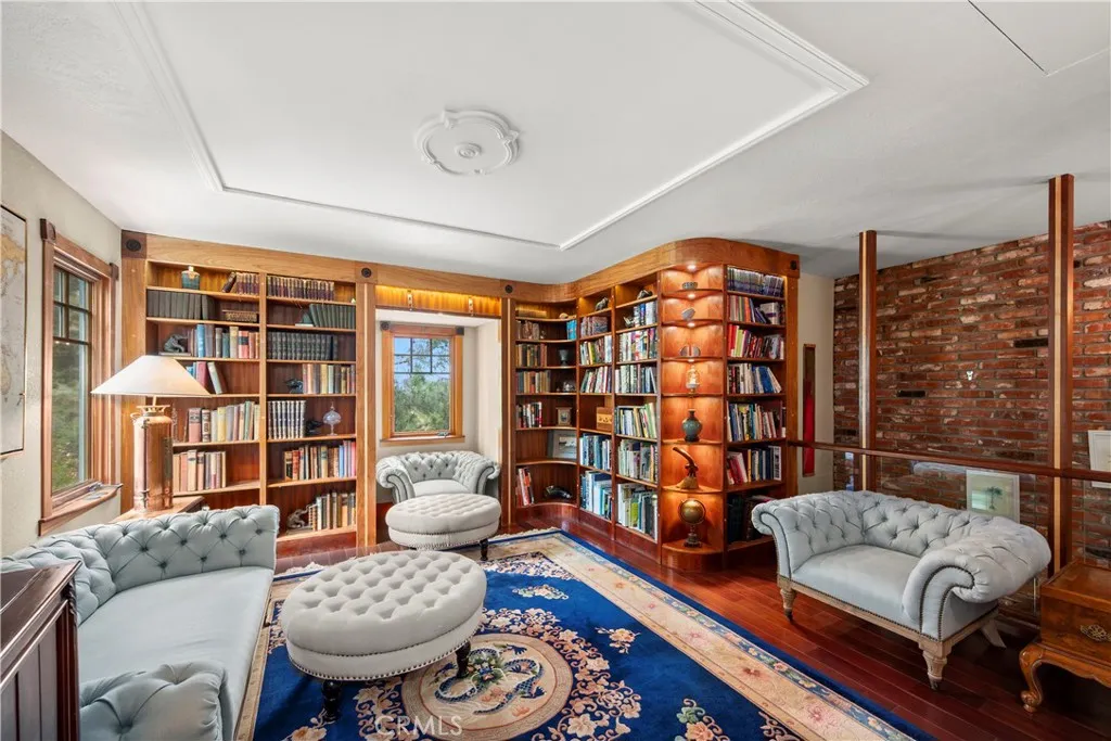 https://cdn.realtyfeed.com/cdn/127/306445367/24b3862fd48ac940bb341589cb941edf.webp