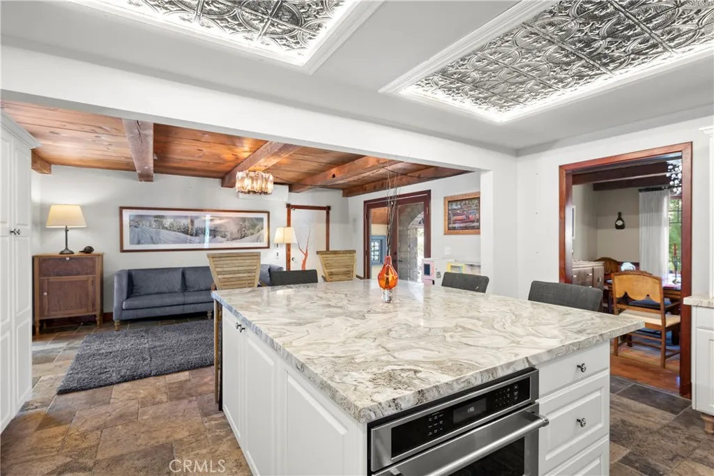 https://cdn.realtyfeed.com/cdn/127/306445367/2ea33309ec53468b61b8da6d04ad9137.webp