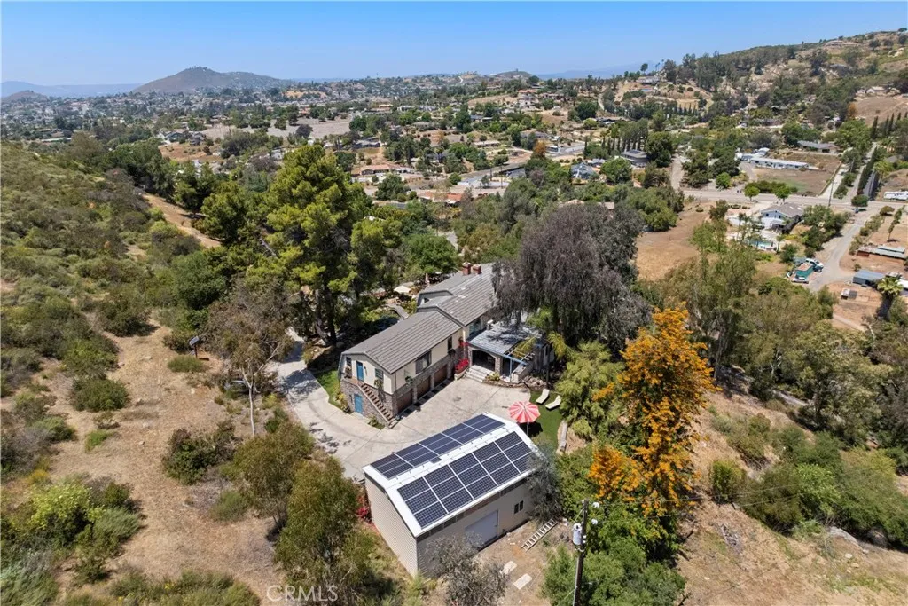 https://cdn.realtyfeed.com/cdn/127/306445367/34aa5528e3b8042614a1675b969f8dd4.webp