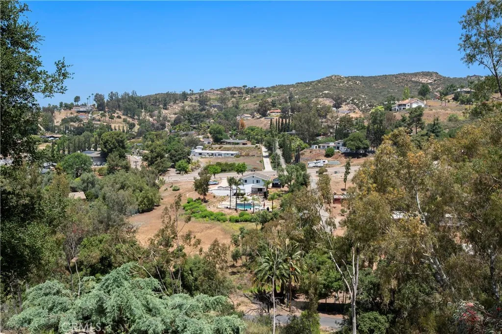 https://cdn.realtyfeed.com/cdn/127/306445367/597452863c3f1a7fa331708be6c6e407.webp