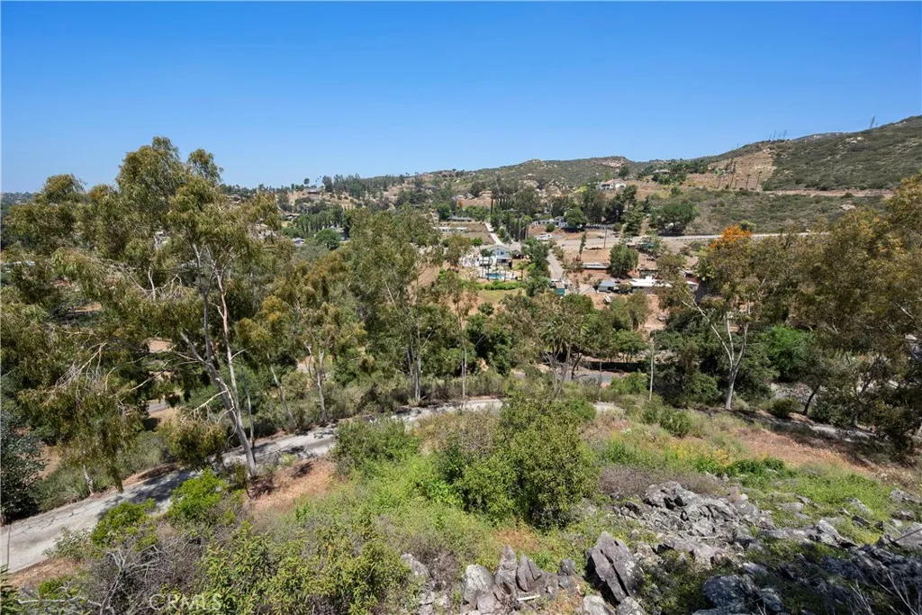 https://cdn.realtyfeed.com/cdn/127/306445367/64bfa7d7db4c553e05636c1b2682359f.webp