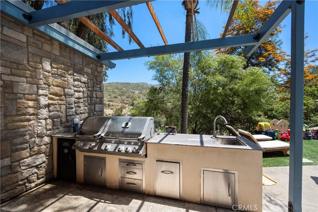 https://cdn.realtyfeed.com/cdn/127/306445367/c61740a12fa71fb8a4a02951ab9a8b94.webp