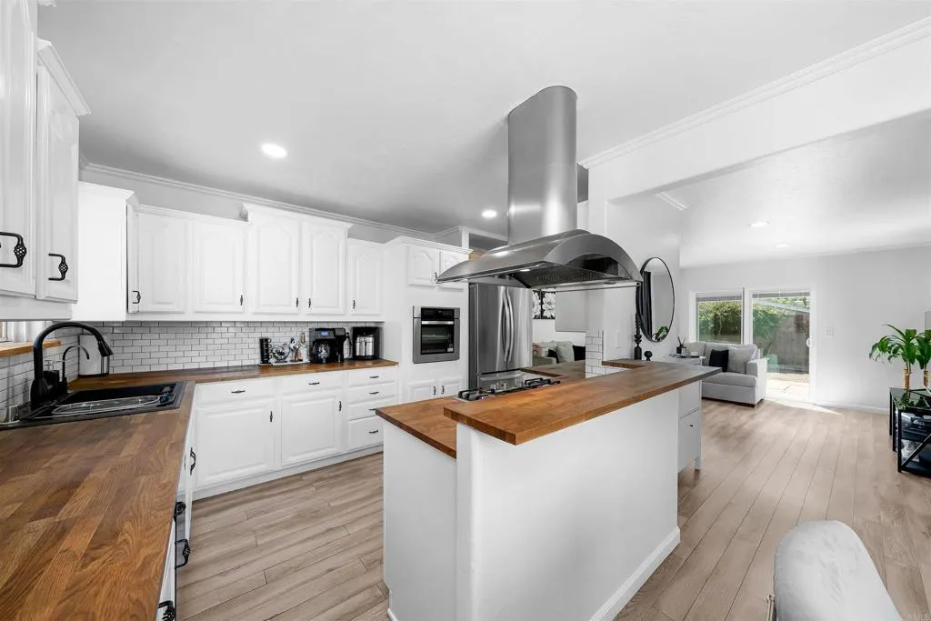 https://cdn.realtyfeed.com/cdn/127/306445373/0c5e810847bb9a9faf2161ba64bbb54c.webp