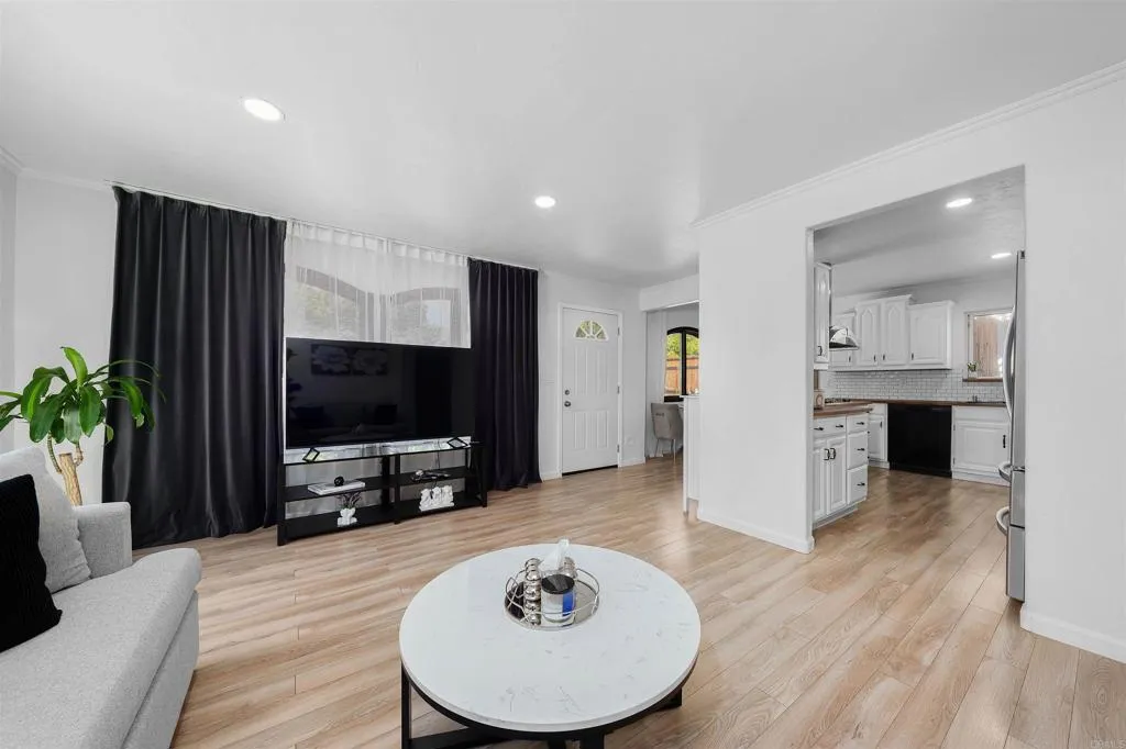 https://cdn.realtyfeed.com/cdn/127/306445373/474ea97f7f997fa9ea614459236966ae.webp