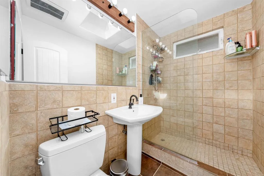 https://cdn.realtyfeed.com/cdn/127/306445373/61138338d15bf9229bf10a69dec695f6.webp