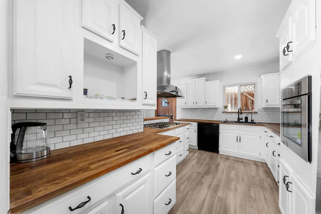https://cdn.realtyfeed.com/cdn/127/306445373/d24348a191f502736b72421c07d51758.webp